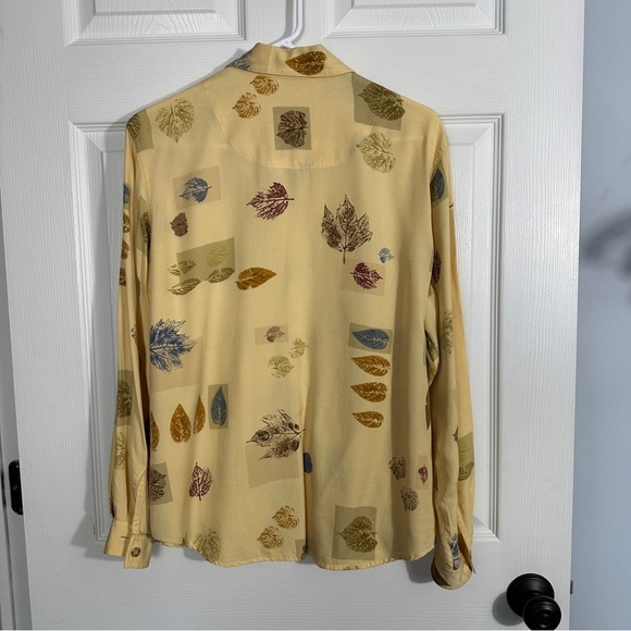 Liz Claiborne Lizwear blouse, size small, rayon, leaf design, office, date night - Picture 9 of 10